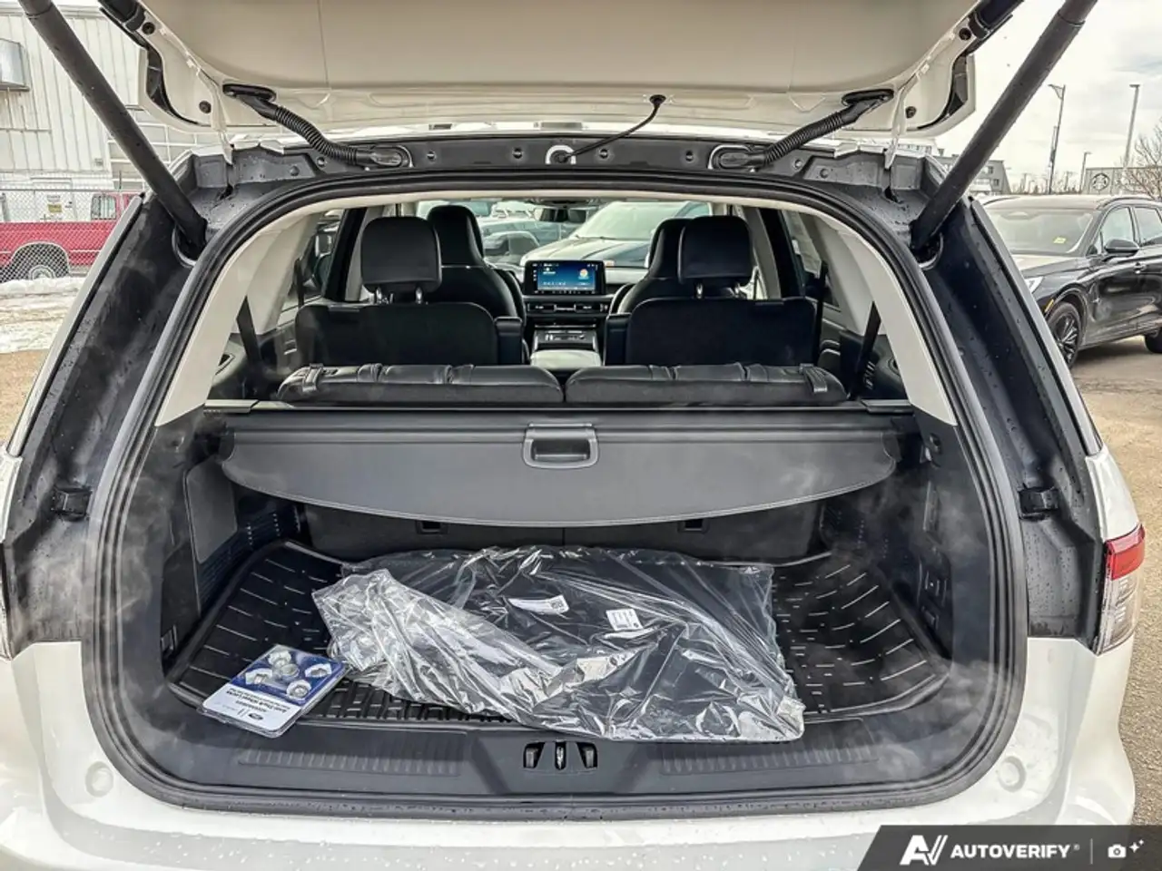 Lincoln Aviator снимка Lincoln Aviator