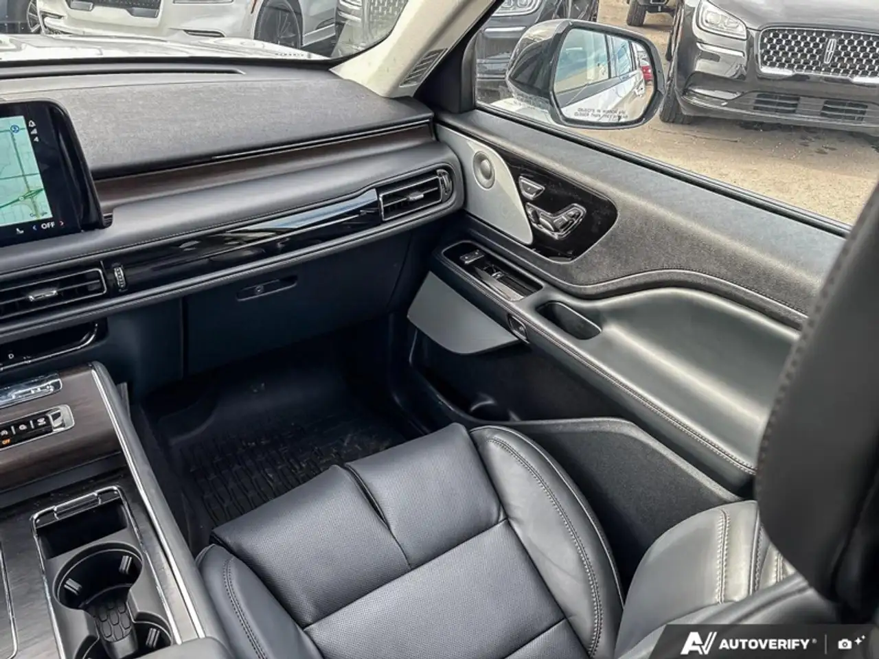 Lincoln Aviator снимка Lincoln Aviator