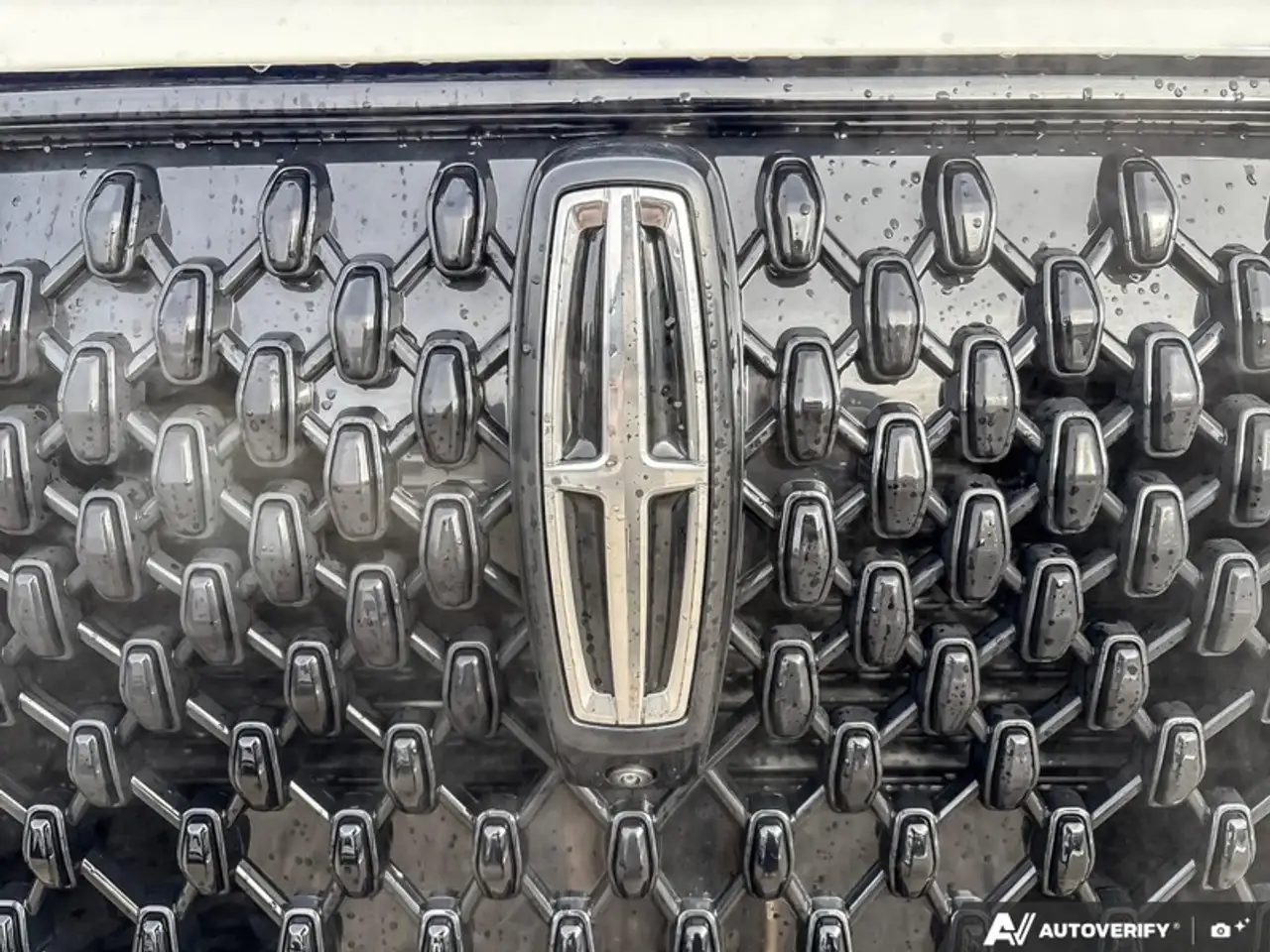 Lincoln Aviator снимка Lincoln Aviator