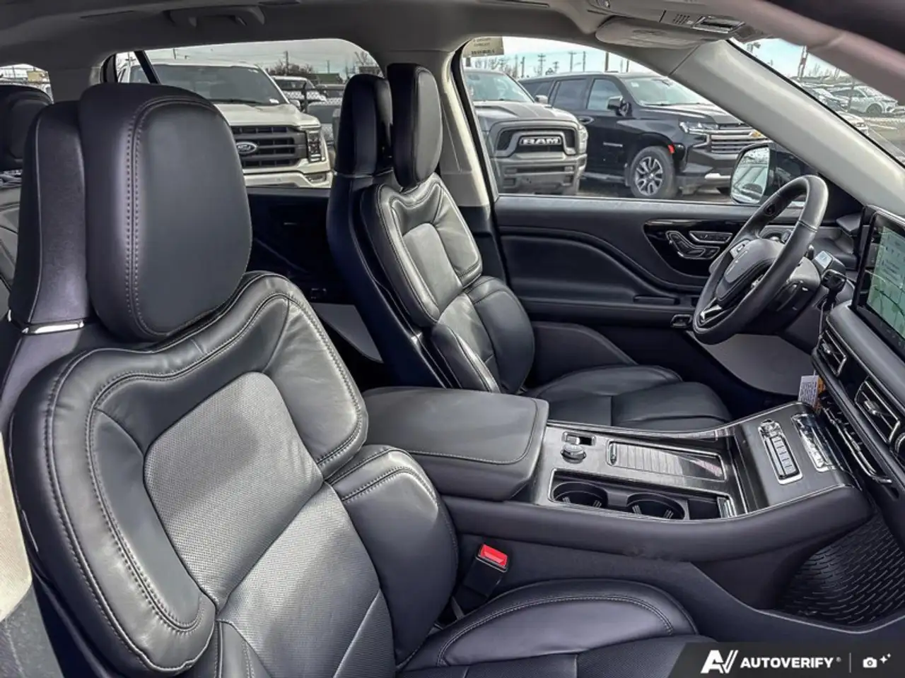 Lincoln Aviator снимка Lincoln Aviator