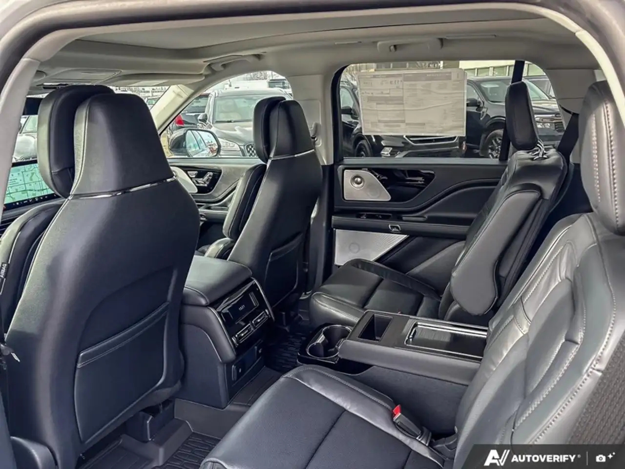 Lincoln Aviator снимка Lincoln Aviator