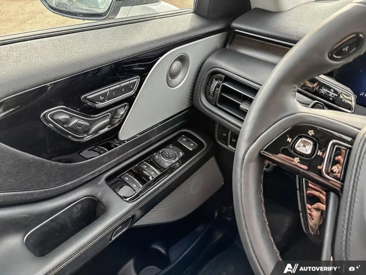 Lincoln Aviator снимка Lincoln Aviator