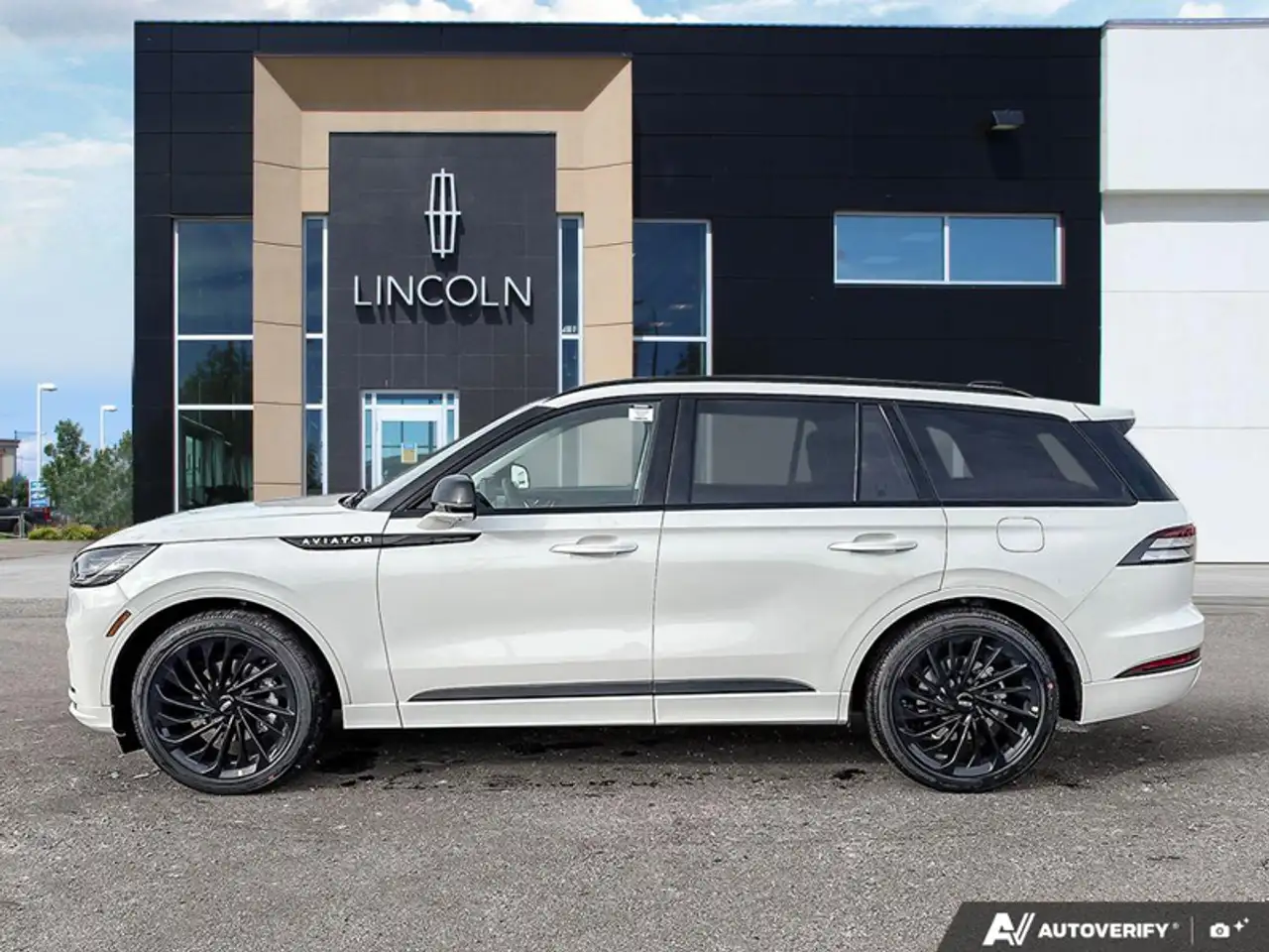 Lincoln Aviator снимка Lincoln Aviator