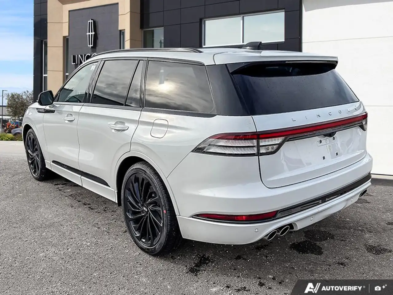 Lincoln Aviator снимка Lincoln Aviator