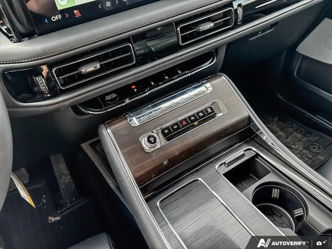 Lincoln Aviator снимка Lincoln Aviator