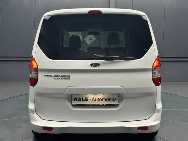 Ford Tourneo Courier view 4