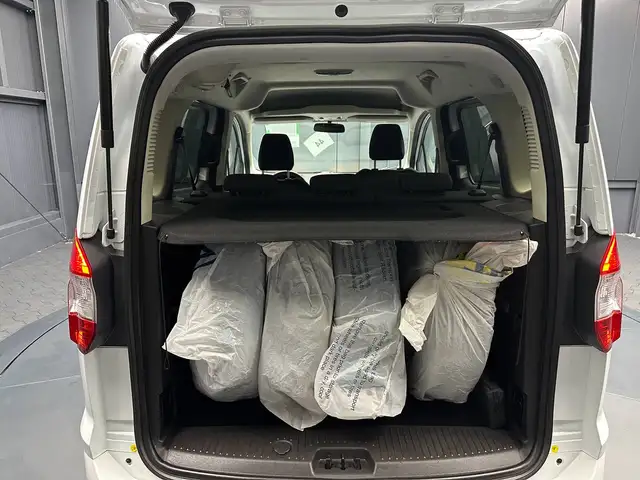 Ford Tourneo Courier view 21