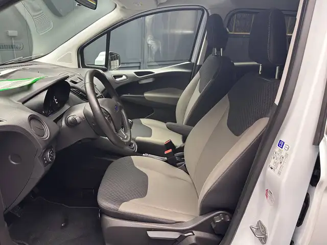Ford Tourneo Courier view 14
