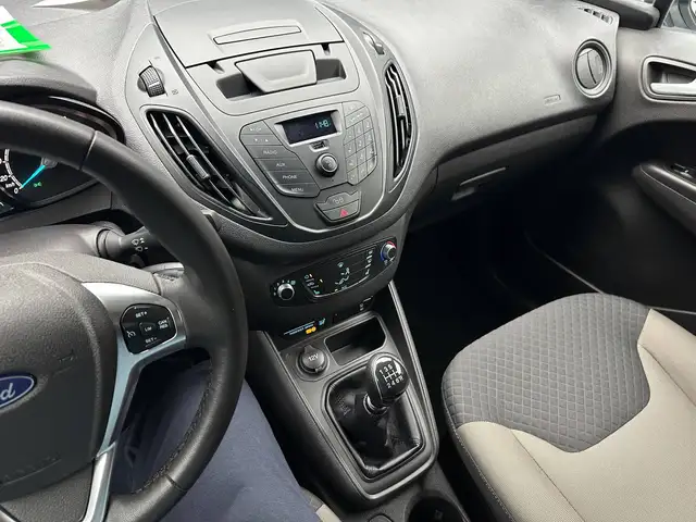 Ford Tourneo Courier view 18