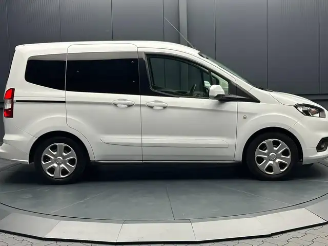 Ford Tourneo Courier view 6