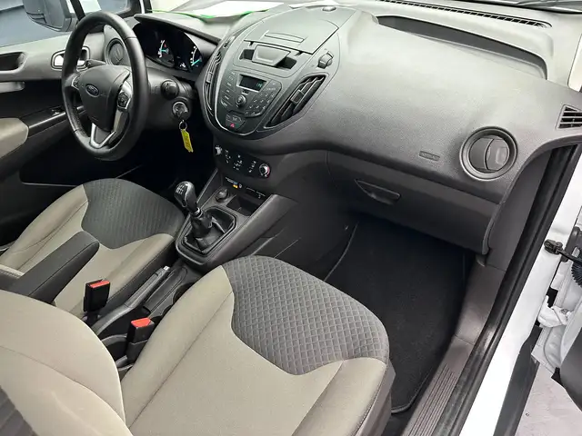 Ford Tourneo Courier view 11