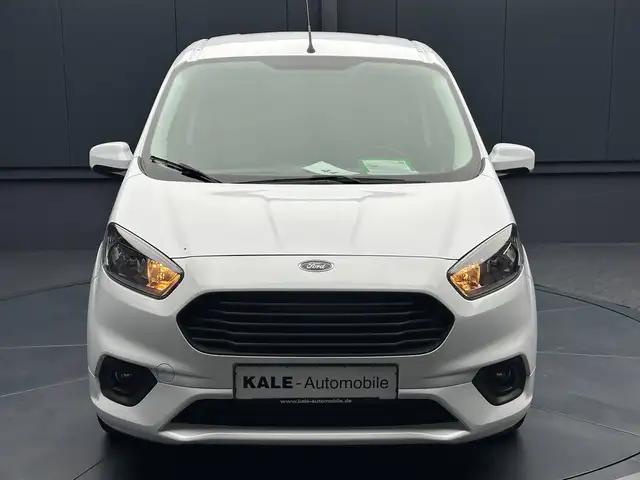 Ford Tourneo Courier view 8