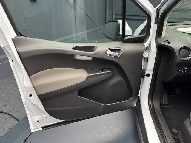 Ford Tourneo Courier view 13