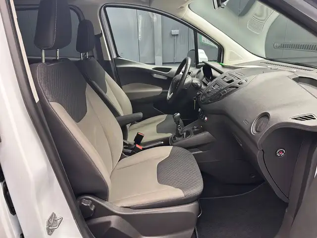 Ford Tourneo Courier view 10