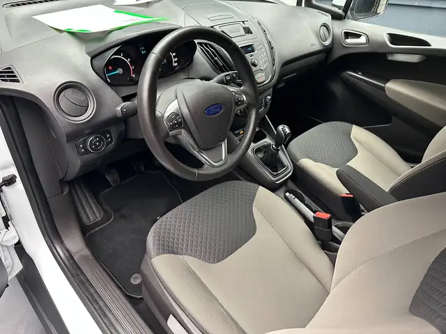 Ford Tourneo Courier view 15
