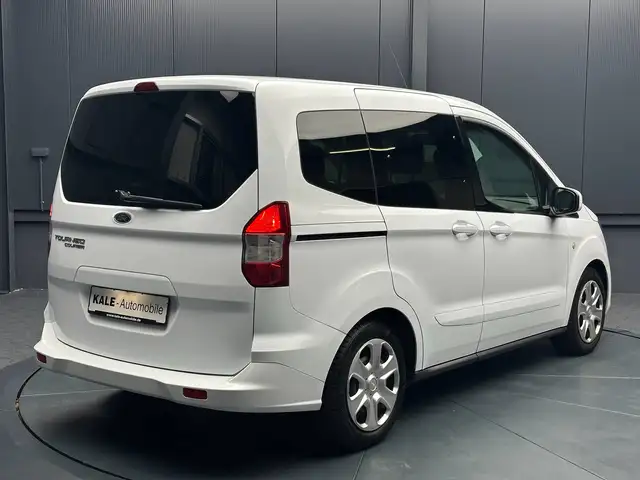 Ford Tourneo Courier view 5