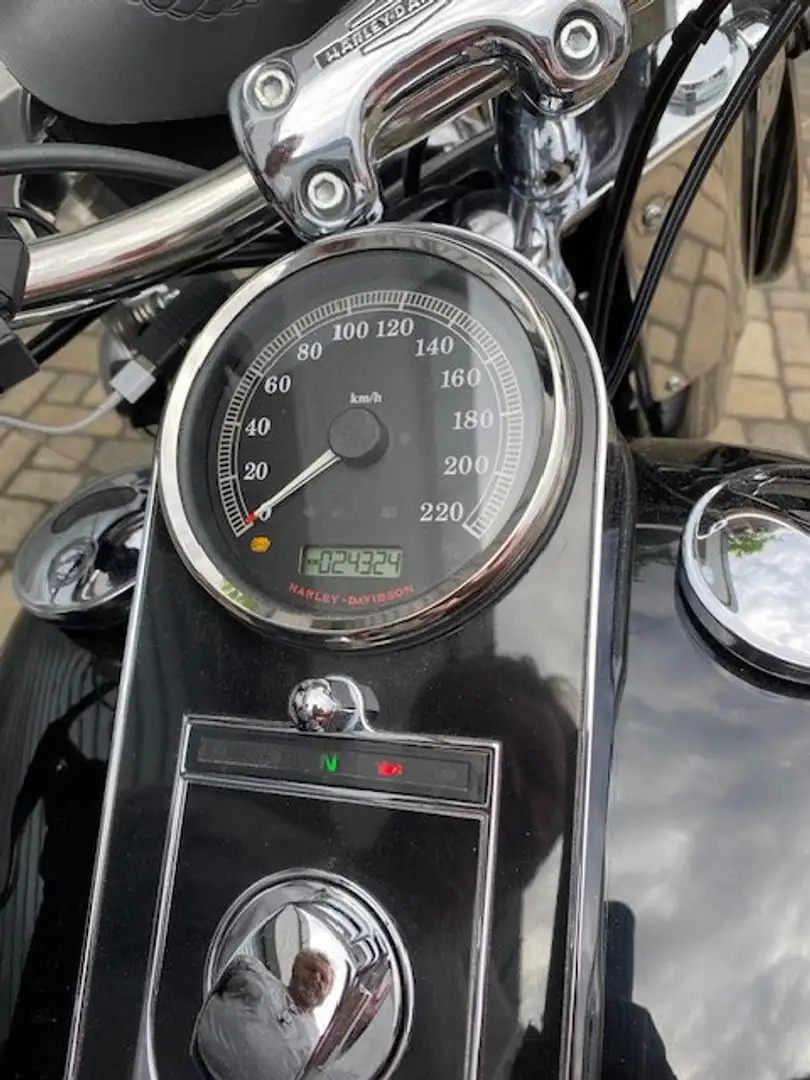 Harley-Davidson Deluxe FLSTN Noir - 2