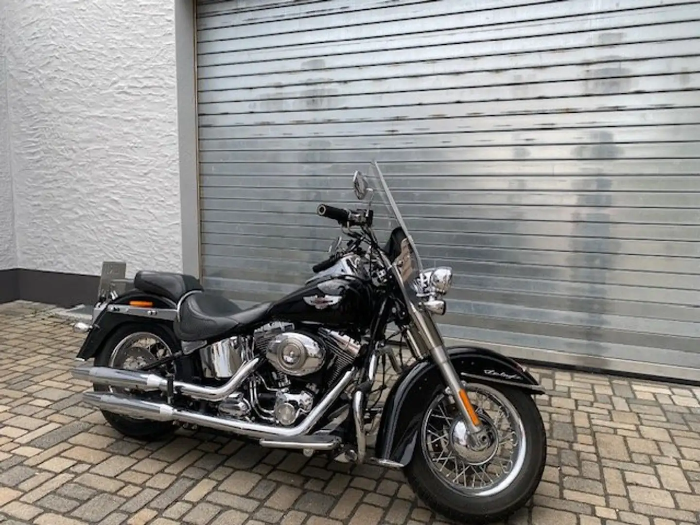 Harley-Davidson Deluxe FLSTN Czarny - 1