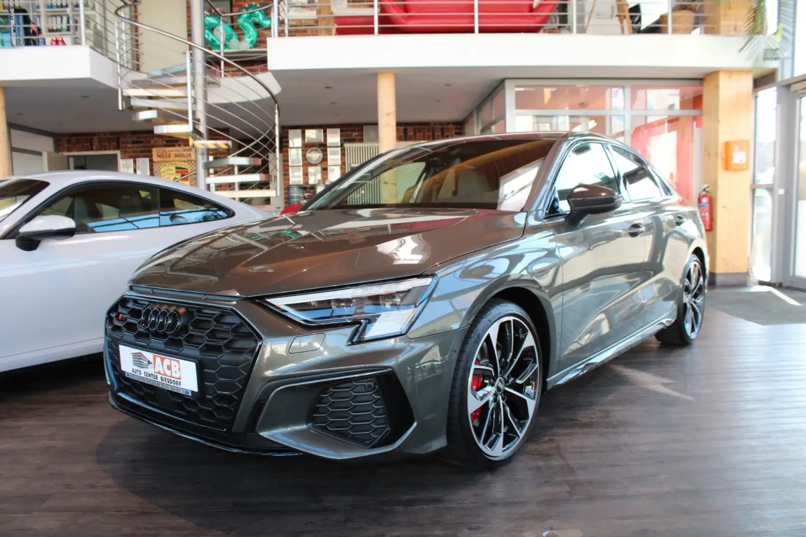 Audi S3 Limo qu. Stylepaket Carbon ACC B&O Memory RFK Grün - 1