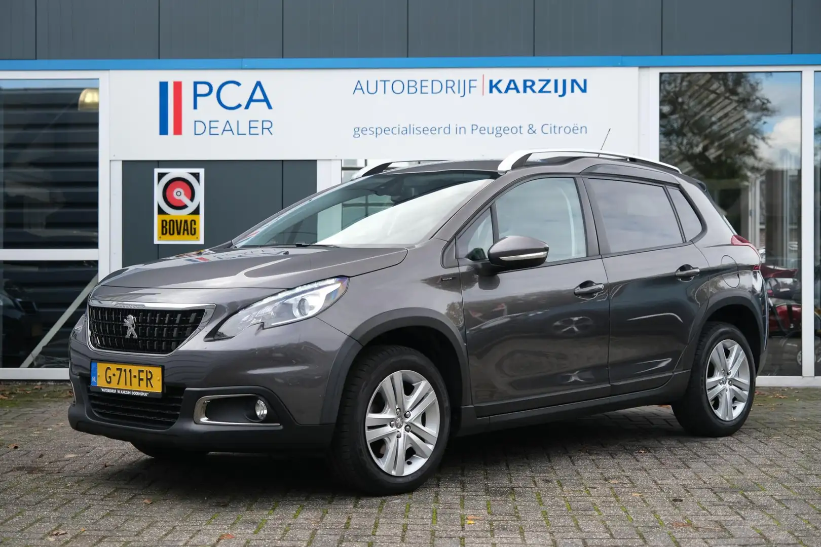Peugeot 2008 1.2 PureTech Signature Grau - 1
