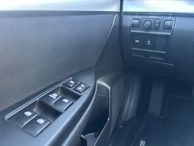 Subaru Legacy view 14