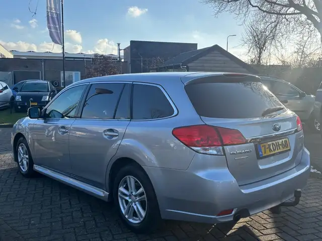 Subaru Legacy view 8