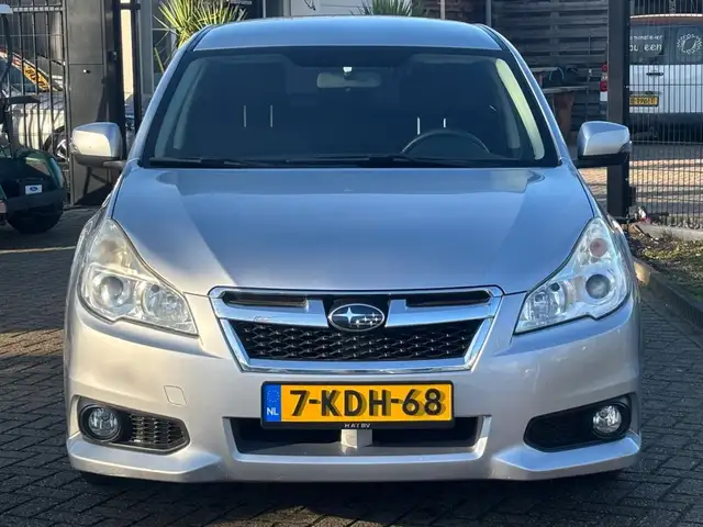 Subaru Legacy view 2