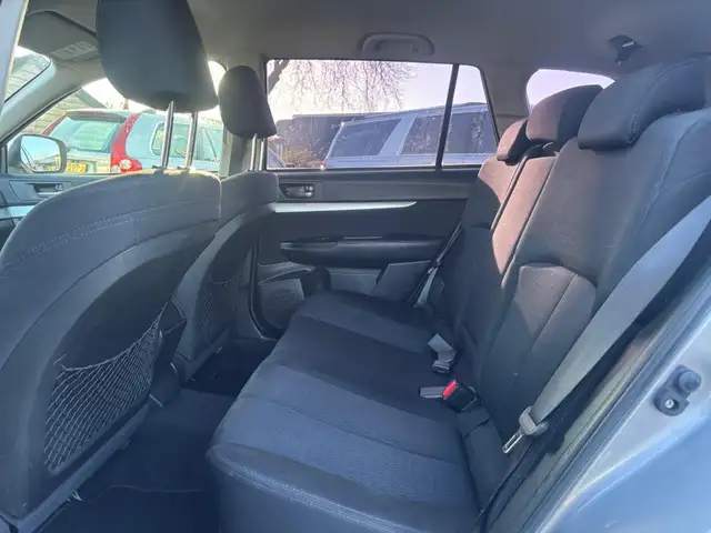 Subaru Legacy view 13