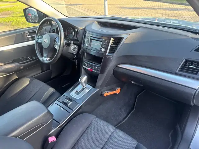 Subaru Legacy view 10