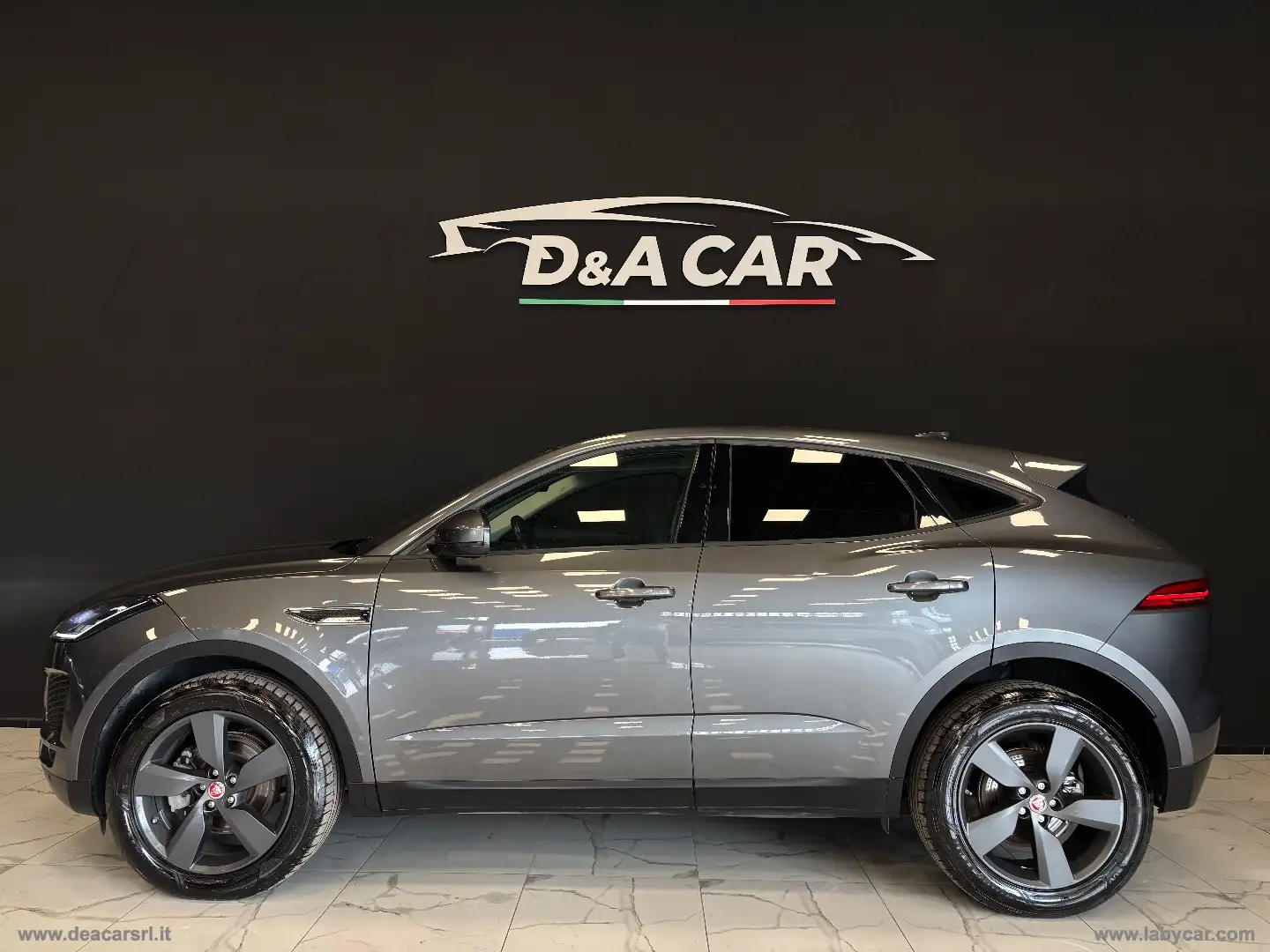 Jaguar E-Pace 2.0D 180CV AWD aut. Grigio - 1
