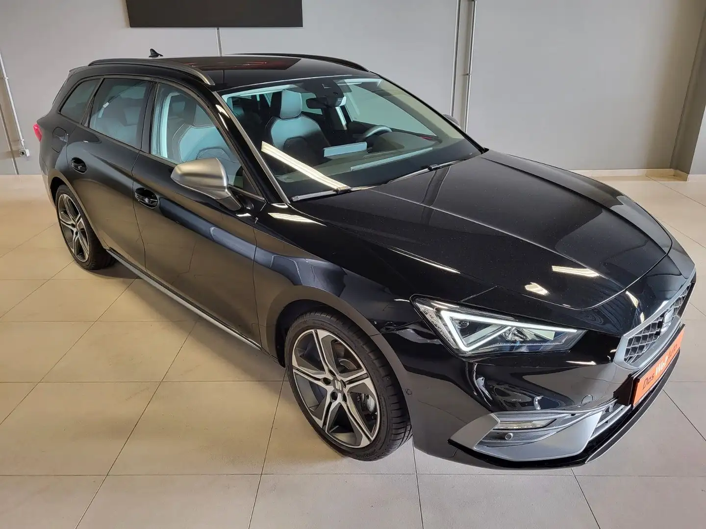 SEAT Leon Sportst. -FR Plus- 2.0 TDI DSG *Garantie* Zwart - 1