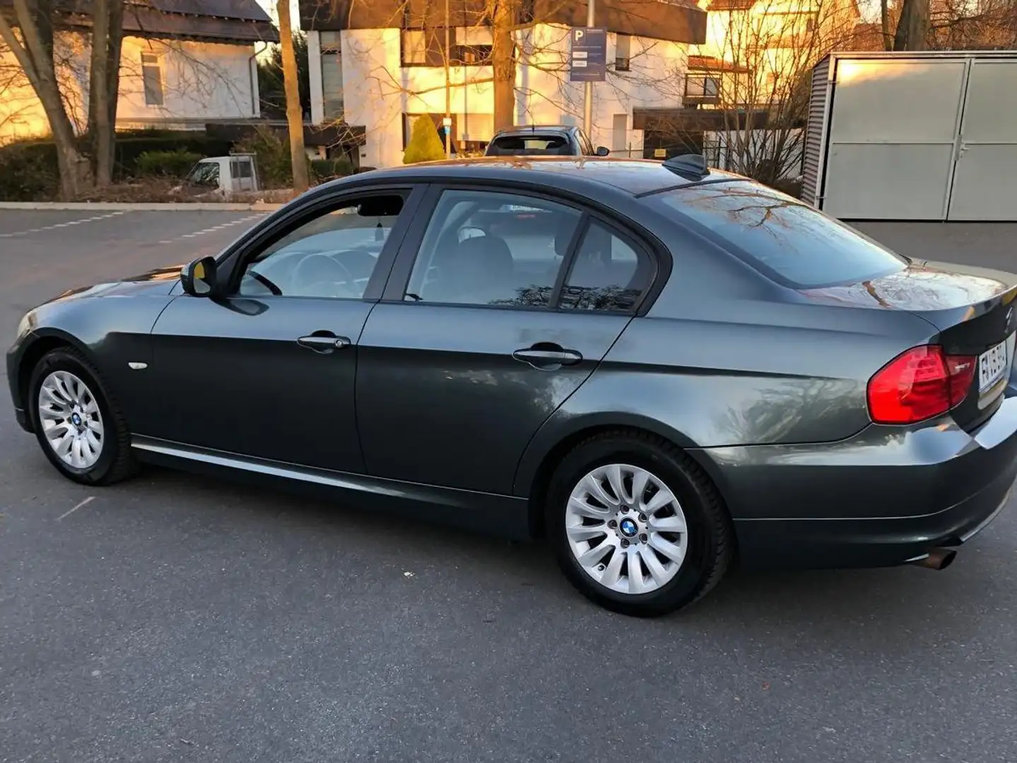 BMW 318 3er 318i e90 Facelift Navi TOP ! Gri - 1