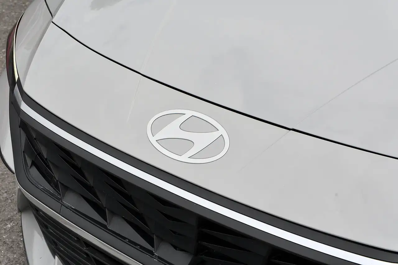 Hyundai ELANTRA снимка Hyundai ELANTRA