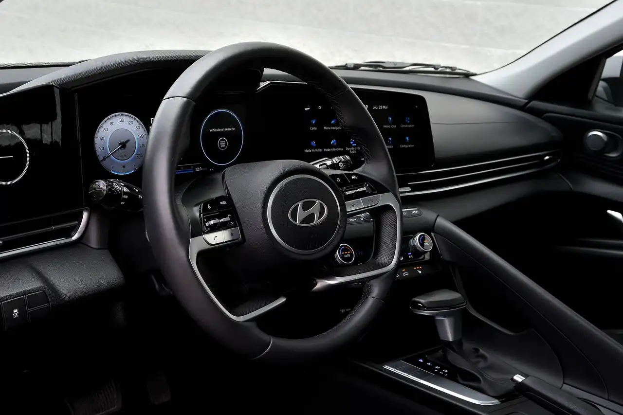 Hyundai ELANTRA снимка Hyundai ELANTRA