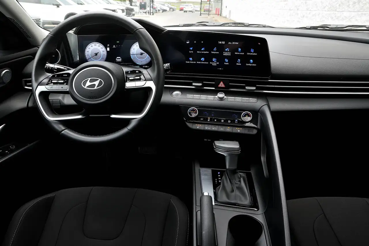 Hyundai ELANTRA снимка Hyundai ELANTRA