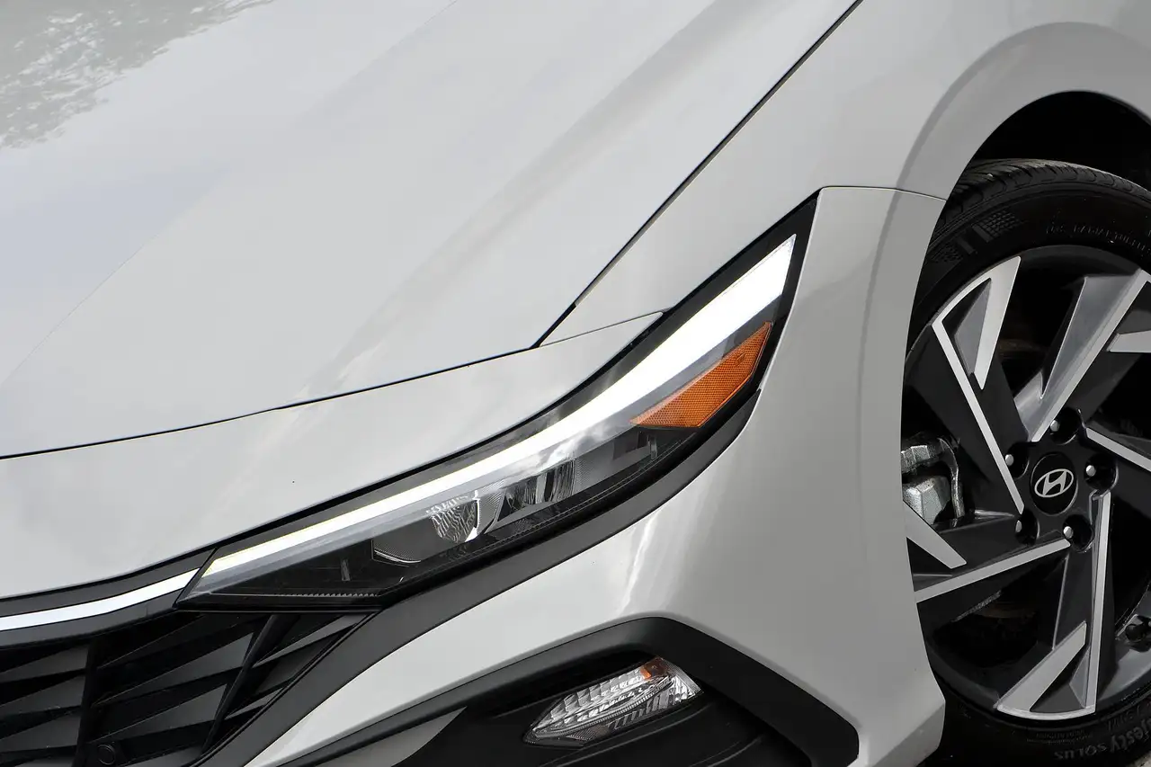 Hyundai ELANTRA снимка Hyundai ELANTRA