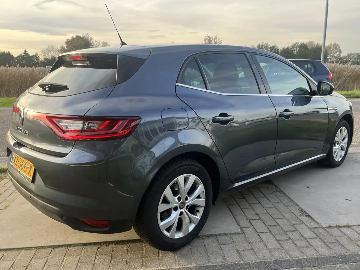 Renault Megane 1.3 TCe Limited / Dealer onderhouden / Apple Carpl Grau - 2