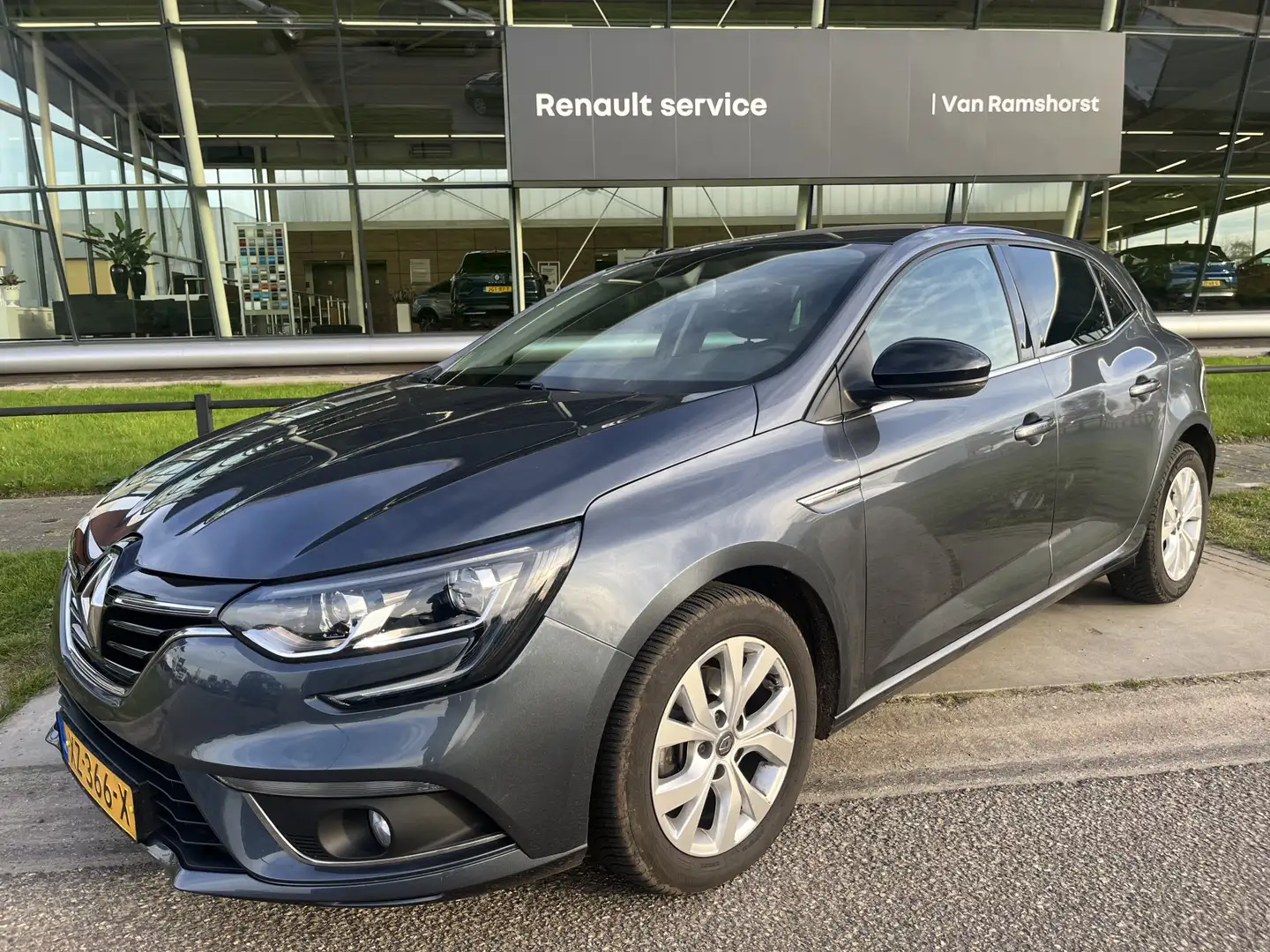 Renault Megane 1.3 TCe Limited / Dealer onderhouden / Apple Carpl Grau - 1