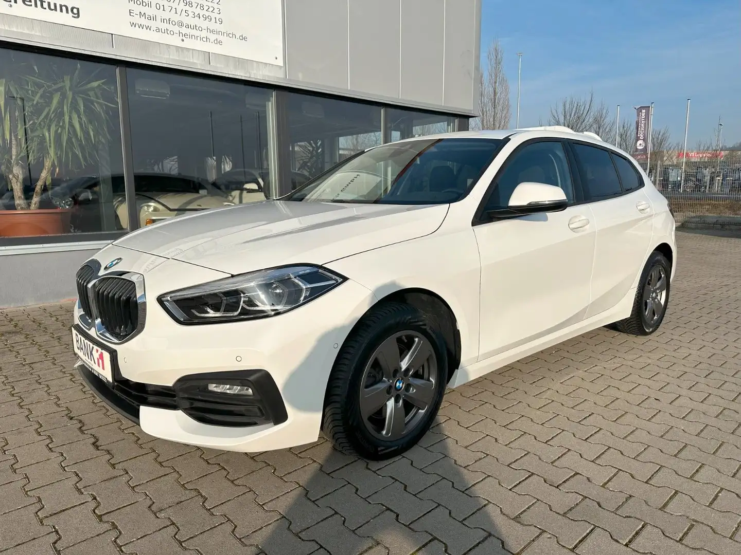 BMW 118 i Autom. Advantage LED/Navi/Kamera Weiß - 1