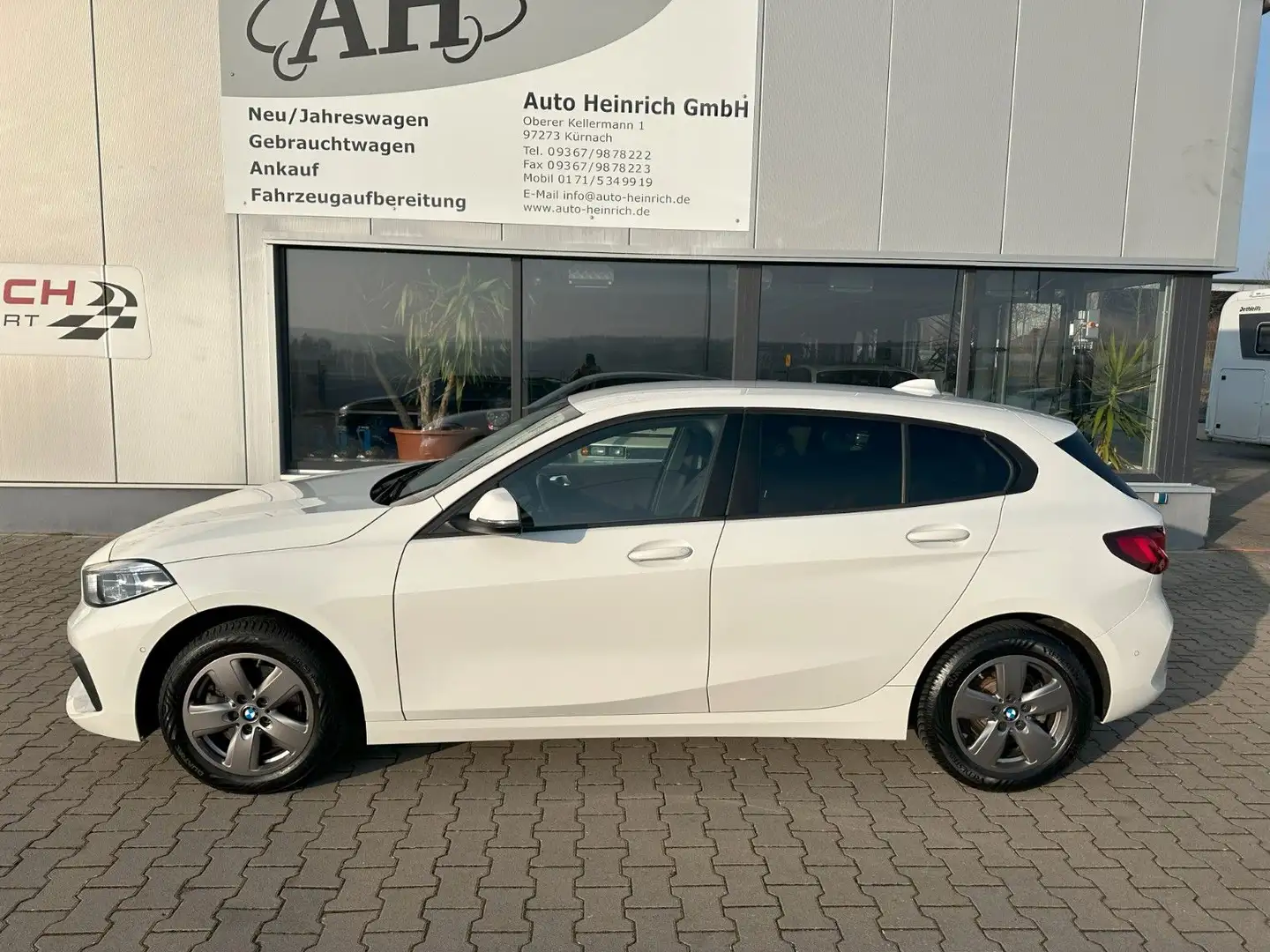 BMW 118 i Autom. Advantage LED/Navi/Kamera Weiß - 2