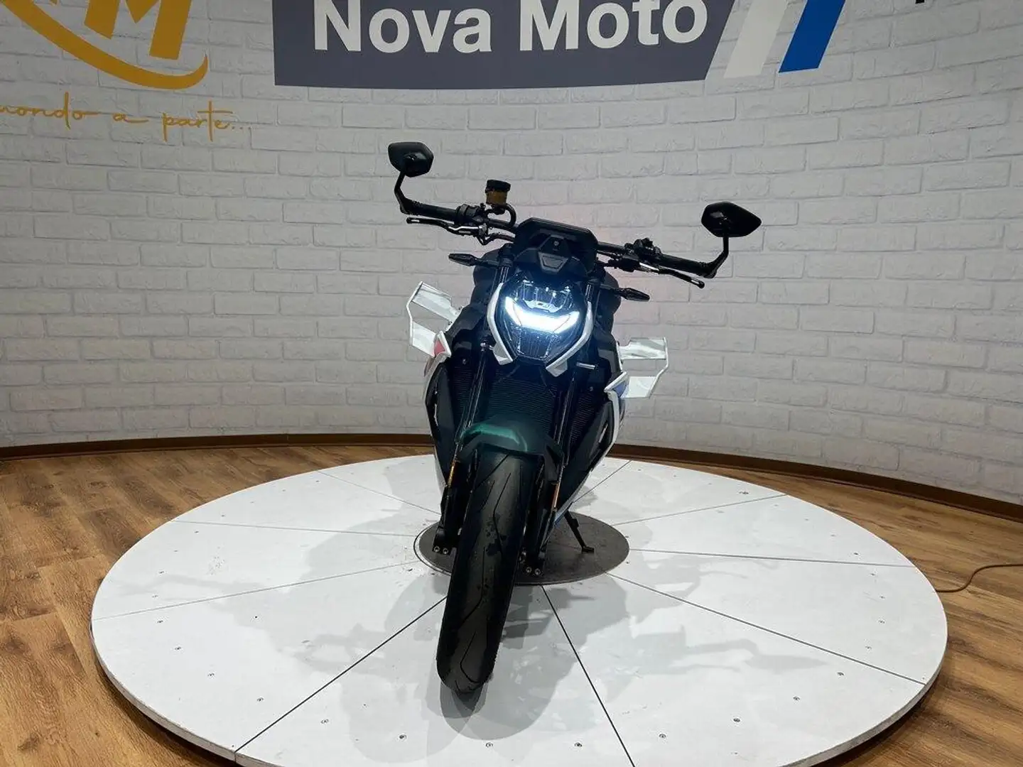 BMW M 1000 R Abs my23 Blanc - 2