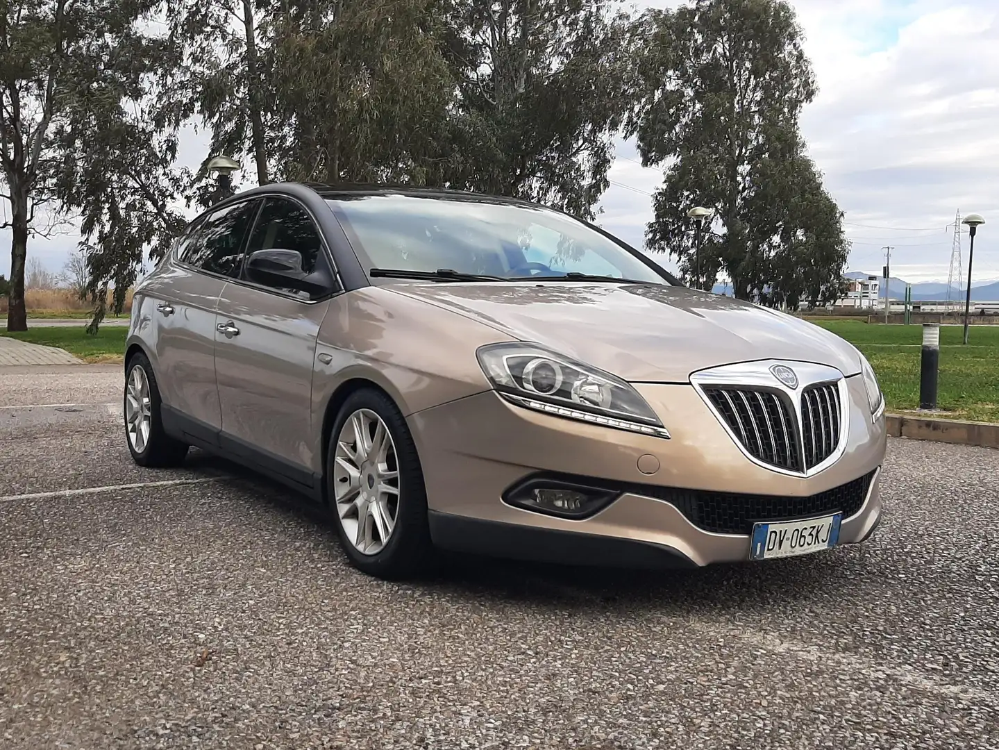 Lancia Delta 1.4 T-Jet Platino 150cv GPL Grigio - 2