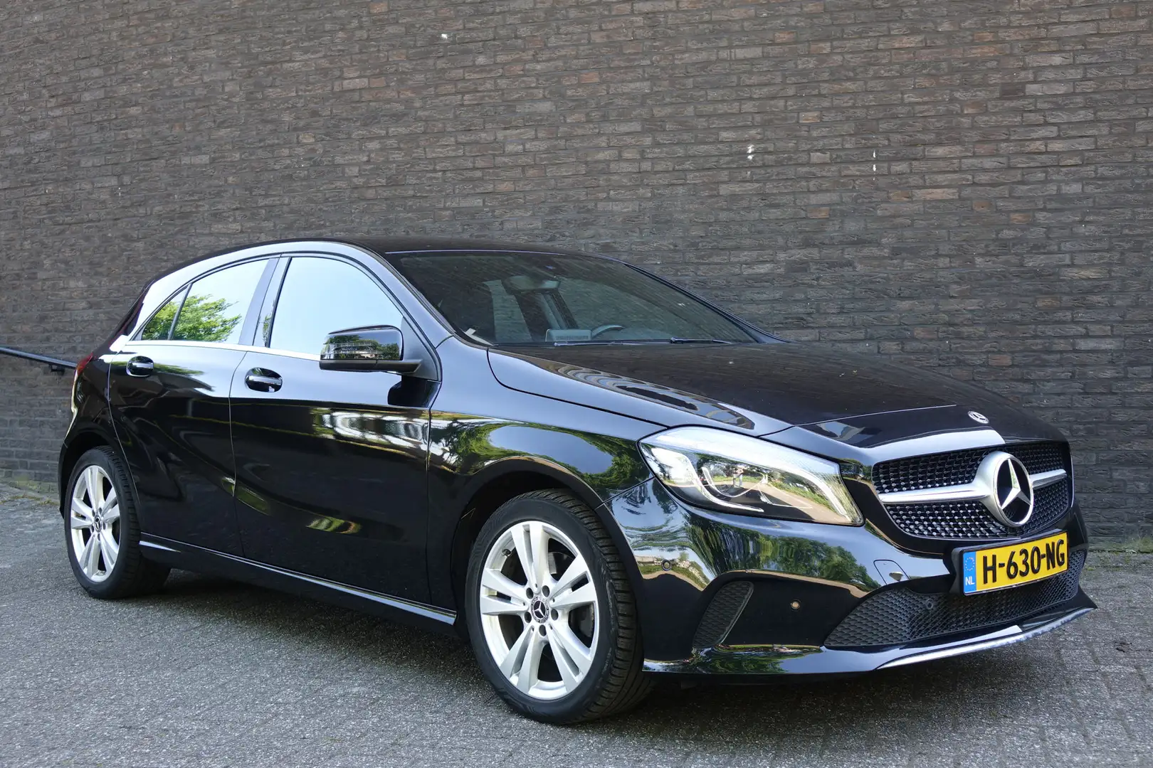 Mercedes-Benz A 180 Business Solution AUTOMAAT, navigatie, zwart, incl Noir - 2