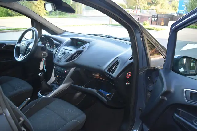 Ford B-Max view 12