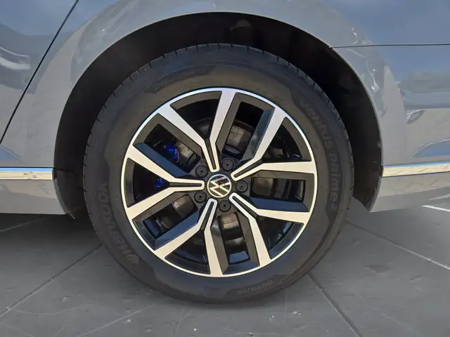 Volkswagen Passat view 15