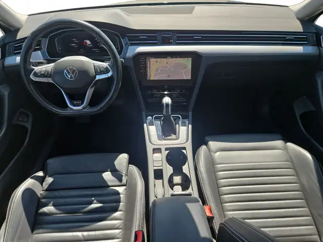 Volkswagen Passat view 8