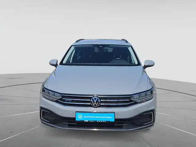 Volkswagen Passat view 2