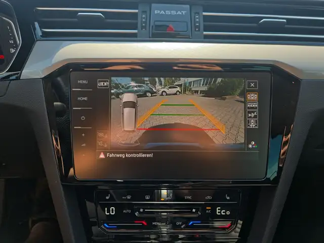 Volkswagen Passat view 17