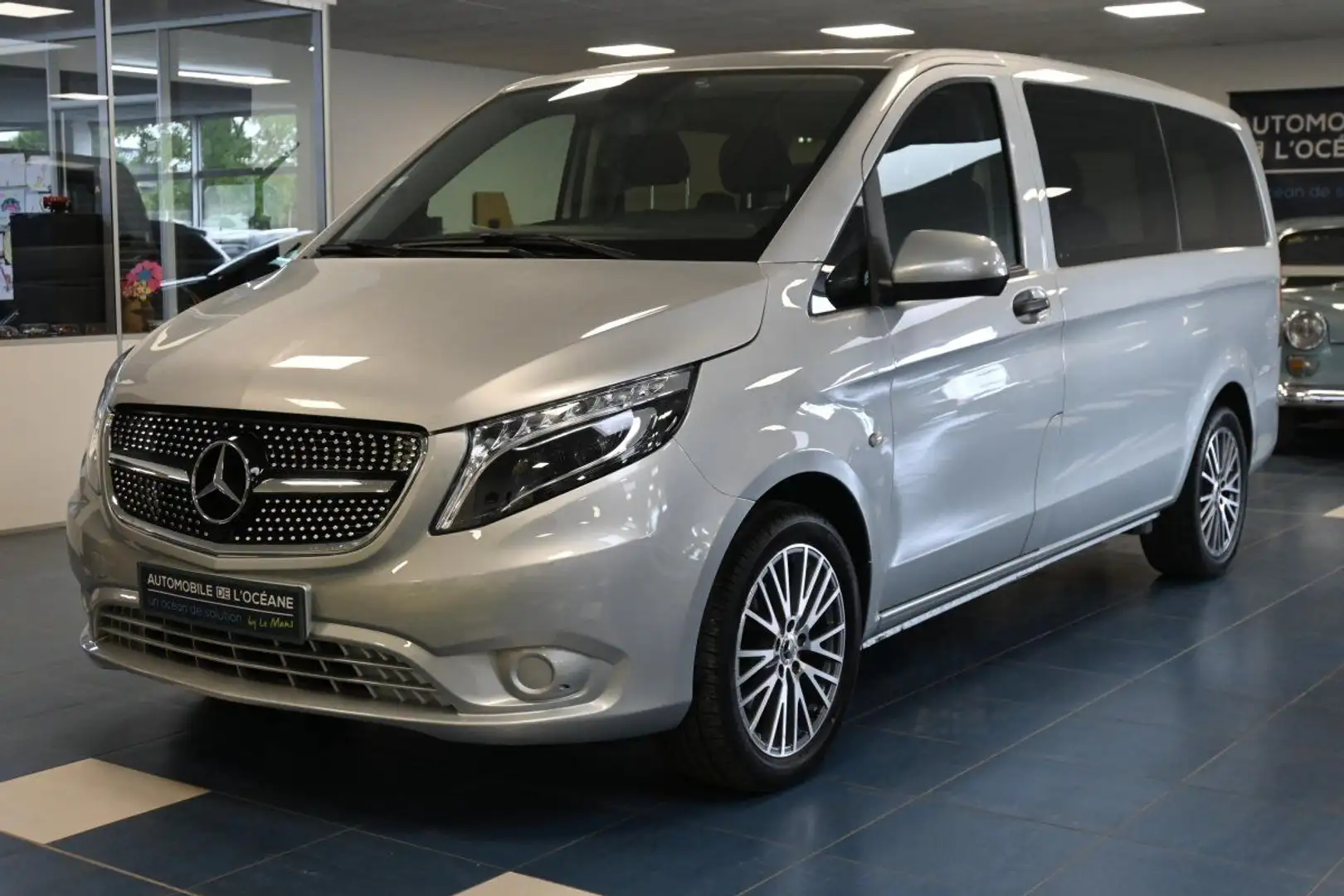Mercedes-Benz Vito TOURER 116 CDI Long Select A 9 places Gris - 1