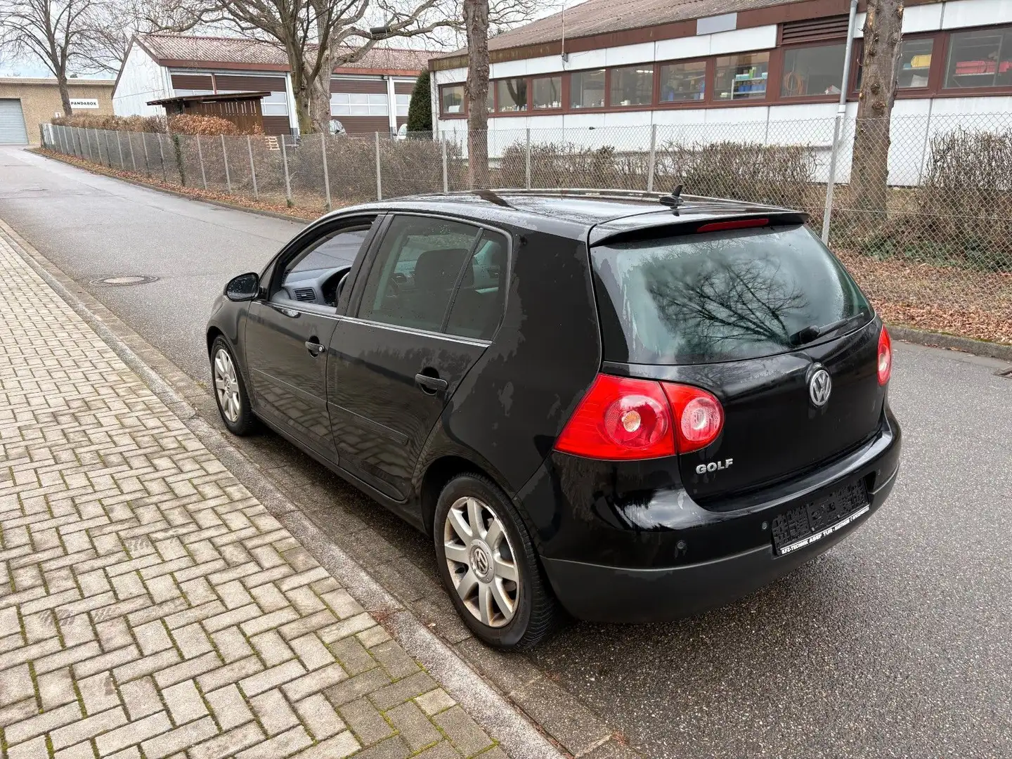 Volkswagen Golf V Lim. Sportline 1,6 Benzin Klima Tüv NEU Schwarz - 2